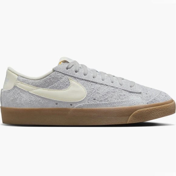 New Nike Blazer Low ’77 Vintage Football Grey Gum Suede Sneakers Women's Sz 11 - Picture 2 of 9